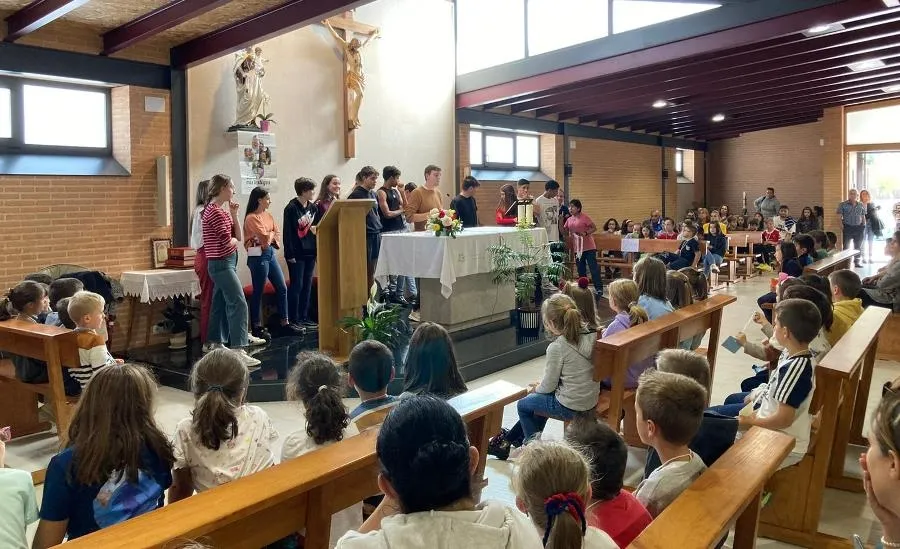 Foto 3 - La Parroquia de El Salvador arranca con una gymkana su curso de Catequesis