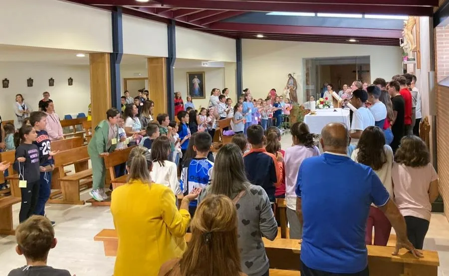 Foto 2 - La Parroquia de El Salvador arranca con una gymkana su curso de Catequesis