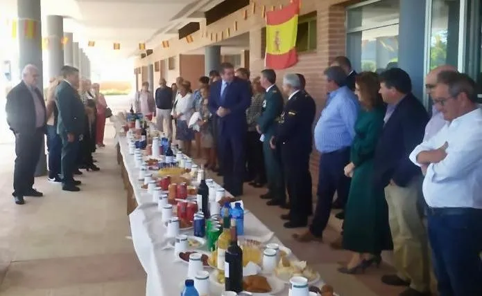 Foto 2 - La Guardia Civil de Fuentes de O&ntilde;oro honra a la Virgen del Pilar con notable compa&ntilde;&iacute;a portuguesa