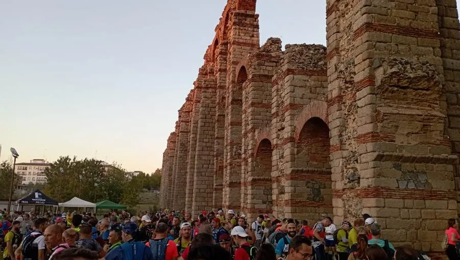 Foto 5 - Arturo Oliva y Jos&eacute; Manuel S&aacute;nchez completan en 15h.40&rsquo; las LXVII Millas Romanas de M&eacute;rida