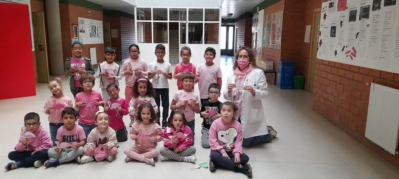 Foto 10 - El Colegio Antonio Machado se suma al D&iacute;a Mundial Contra el C&aacute;ncer de Mama 