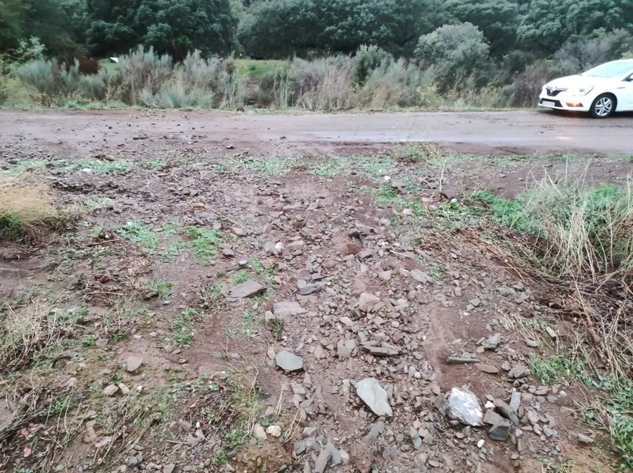 Foto 3 - La intensa lluvia causa problemas en la carretera del Pantano