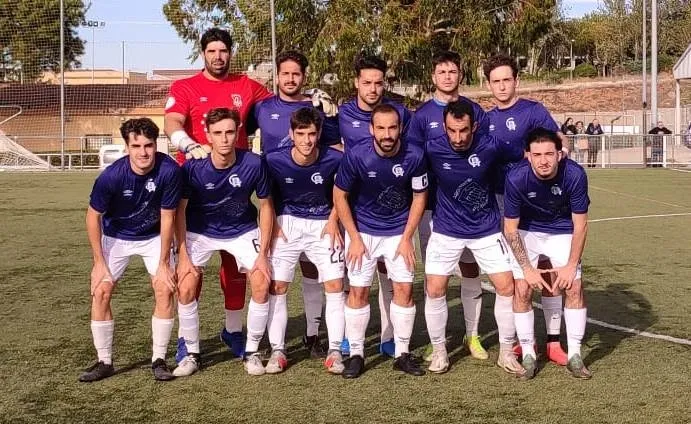 Foto 2 - El Ciudad Rodrigo se hace con otra victoria en el rush final, y esta vez, con uno menos 