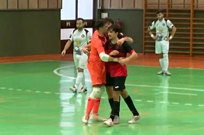 Foto 9 - Primera victoria del III Senior con goleada incluida al Alhambra de Guijuelo