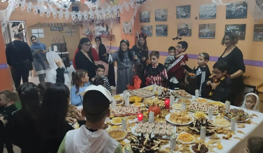 Foto 2 - La Asociaci&oacute;n de Vecinos del Barrio Nuevo festeja Halloween por anticipado
