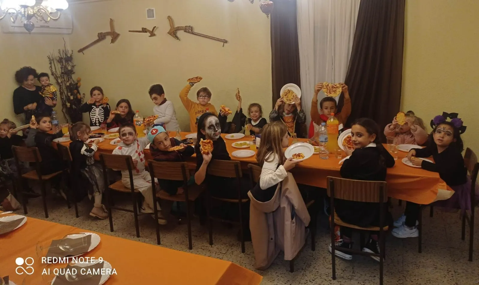 Foto 10 - Ni&ntilde;os de 6 localidades llevan a cabo el &lsquo;Truco o Trato&rsquo; por las calles de El Sahugo