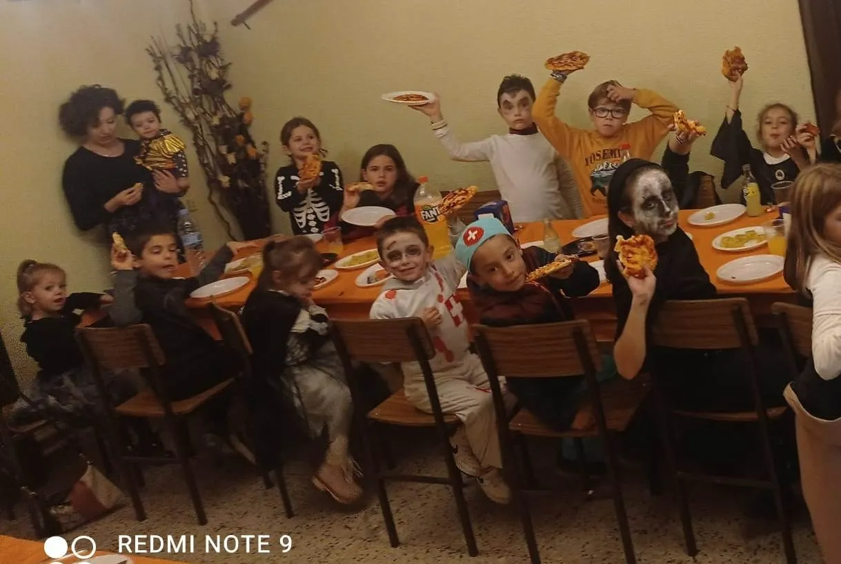 Foto 4 - Ni&ntilde;os de 6 localidades llevan a cabo el &lsquo;Truco o Trato&rsquo; por las calles de El Sahugo