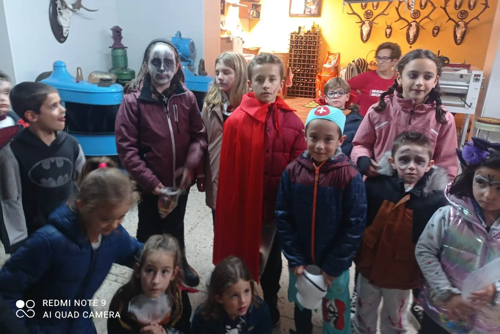 Foto 2 - Ni&ntilde;os de 6 localidades llevan a cabo el &lsquo;Truco o Trato&rsquo; por las calles de El Sahugo