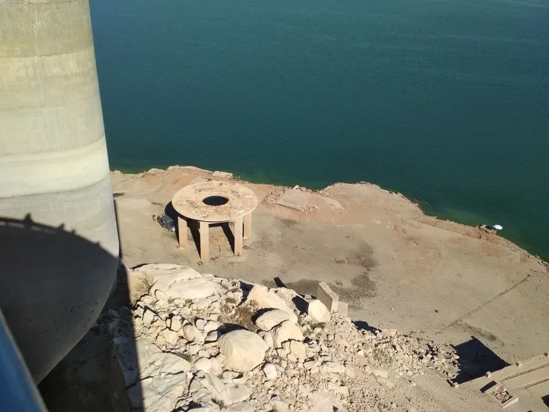 Imágenes del estado que peresenta el embalse de Almendra al 25,7% de su capacidad / FOTOS: VICTOR PACHO Y CEDIDAS POR LECTORES 