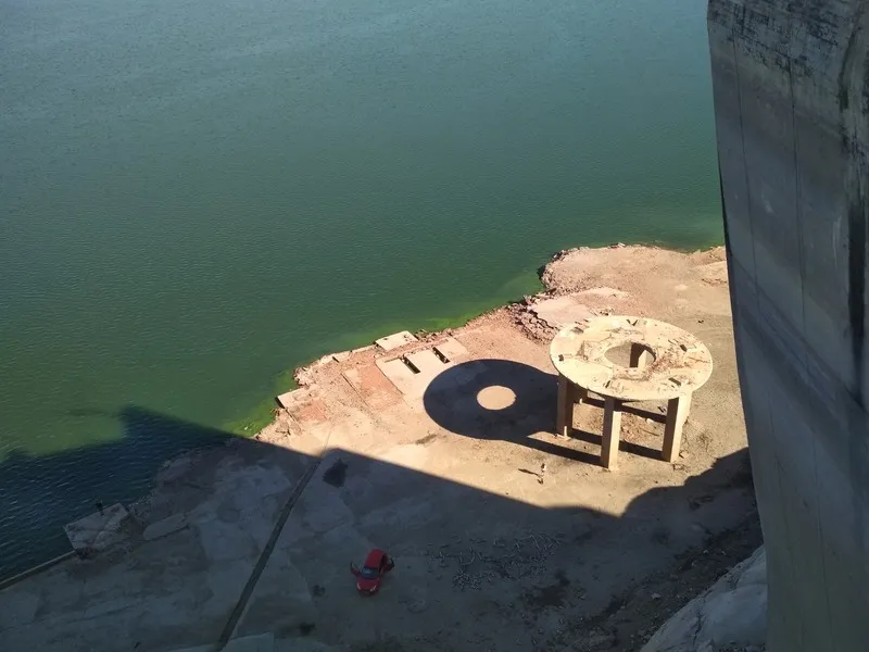 Imágenes del estado que peresenta el embalse de Almendra al 25,7% de su capacidad / FOTOS: VICTOR PACHO Y CEDIDAS POR LECTORES 