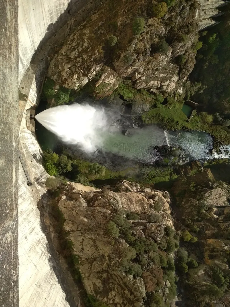 Imágenes del estado que peresenta el embalse de Almendra al 25,7% de su capacidad / FOTOS: VICTOR PACHO Y CEDIDAS POR LECTORES 