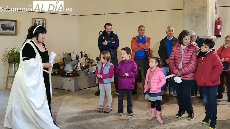 Representación de 'El crimen de la colaguita' por la compañía Edulogic en la Oficina de Turismo de Aldeadávila / CORRAL 