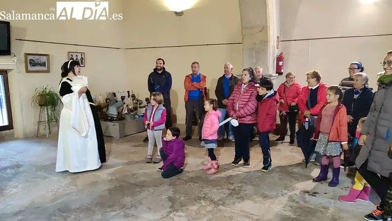 Representación de 'El crimen de la colaguita' por la compañía Edulogic en la Oficina de Turismo de Aldeadávila / CORRAL 