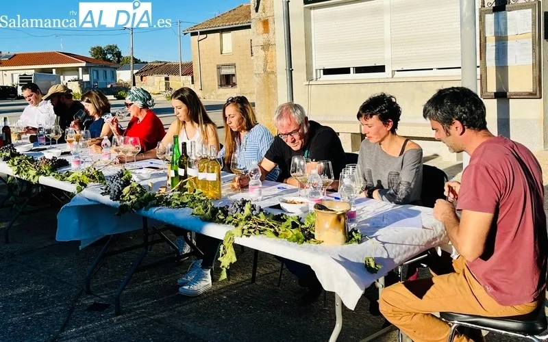 Ganadores del concurso con los miembros del jurado e esta duodécima edición del concurso de vinos caseros 'Sabor de Arribes'  