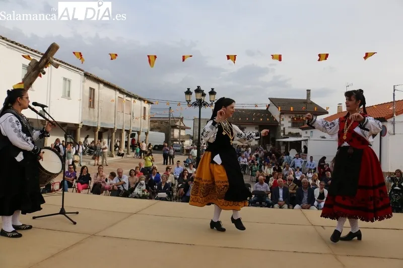 El IV Certamen de Tamborileros 'Andrés Calles' reivincia en Guadramiro un mayor apoyo al folclore salmantino / CORRAL