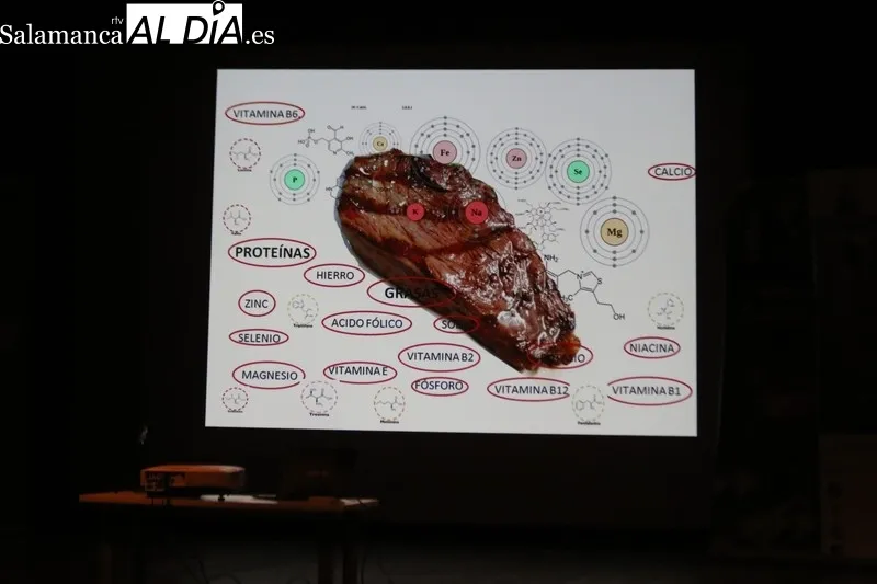 Clase magistral del doctor Escribano en Vitigudino durante la I Semana Internacional de la Carne / CORRAL 