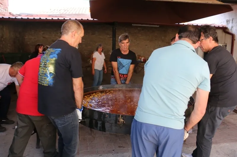 Degustación de carne con patatas en El Cubo de Don Sancho / CORRAL  