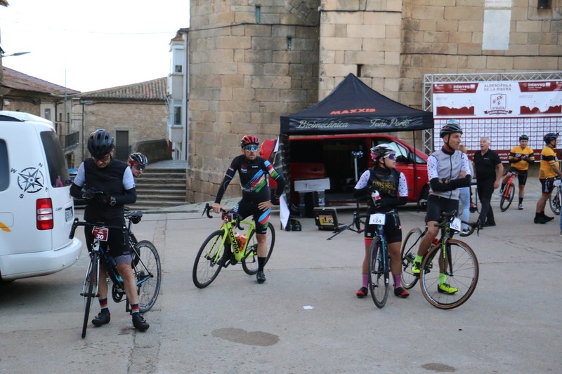 La Strade Duero-Douro tomaba la salida en Aldeadávila con casi 130 ciclotursitas / CORRAL