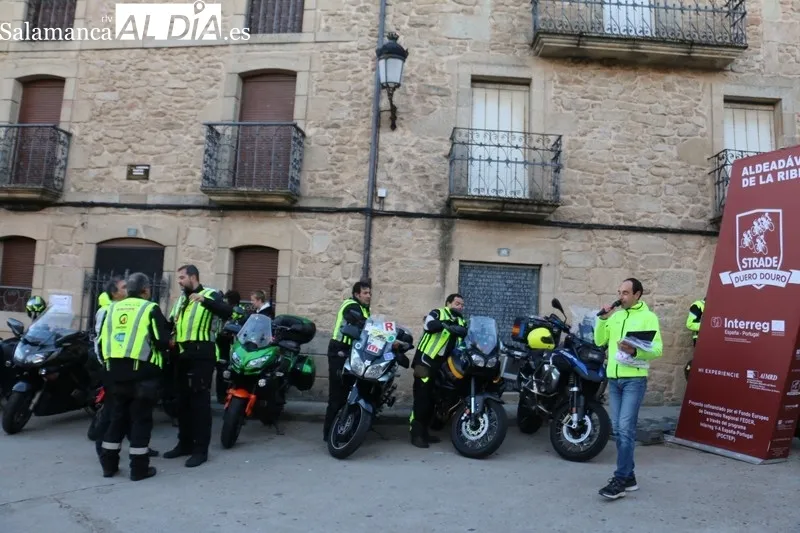 La Strade Duero-Douro tomaba la salida en Aldeadávila con casi 130 ciclotursitas / CORRAL