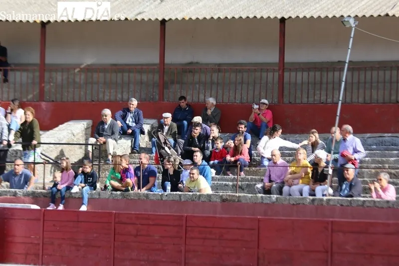 Exhibición de doma clásica y rejoneo en la clausura de la I Semana Internacional de la Carne en Vitigudino  / CORRAL 