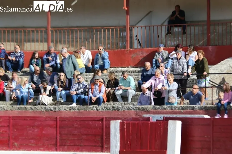 Exhibición de doma clásica y rejoneo en la clausura de la I Semana Internacional de la Carne en Vitigudino  / CORRAL 