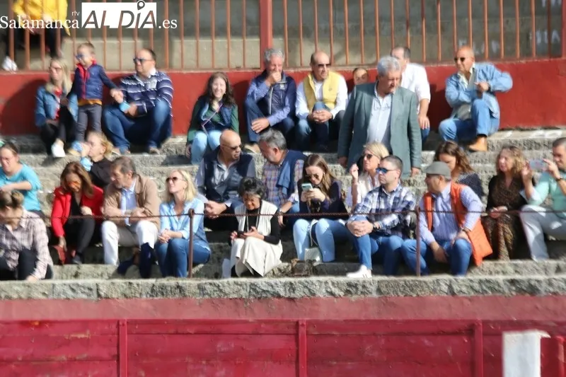 Exhibición de doma clásica y rejoneo en la clausura de la I Semana Internacional de la Carne en Vitigudino  / CORRAL 