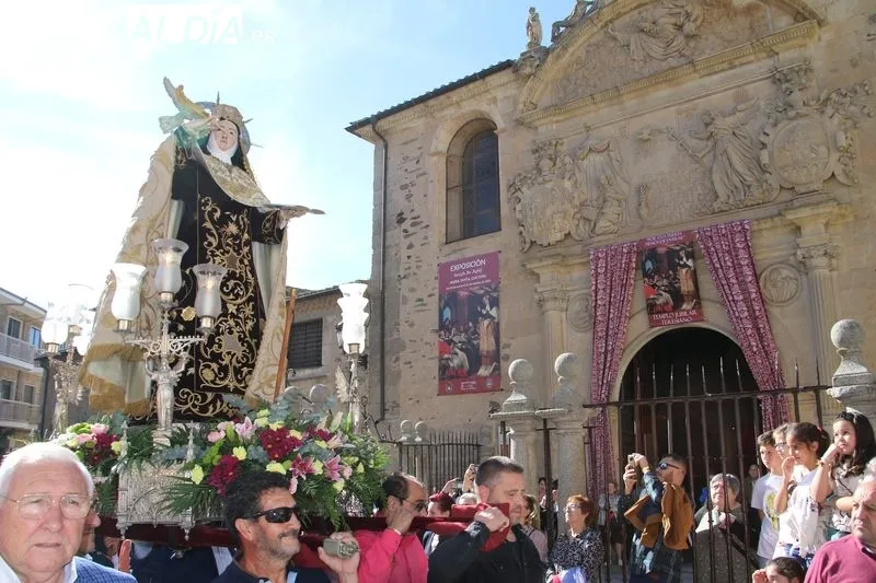 Foto 17 - Colorido y caluroso recibimiento a Santa Teresa en Alba de Tormes