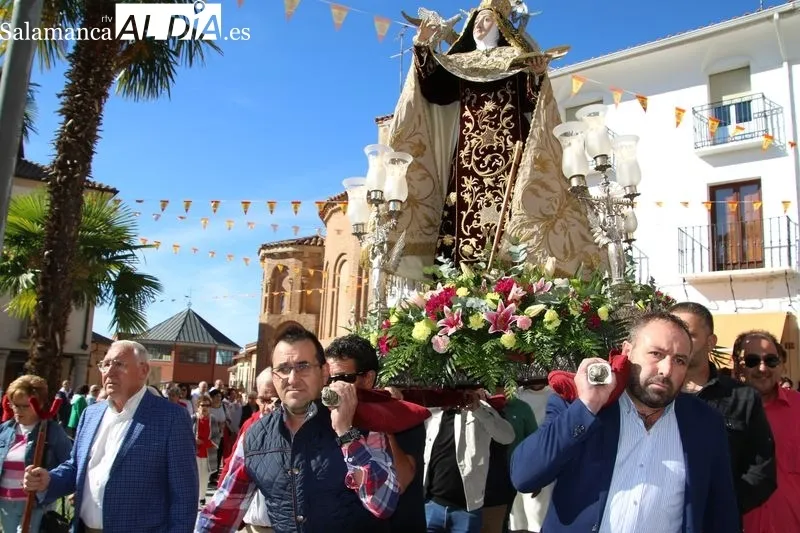 Foto 10 - Colorido y caluroso recibimiento a Santa Teresa en Alba de Tormes