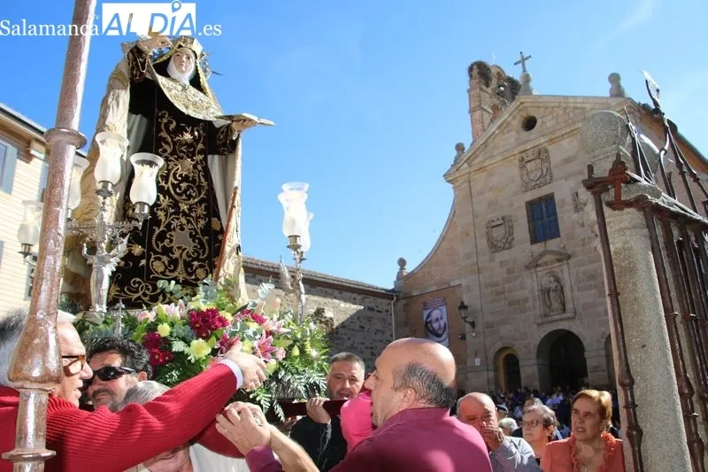 Foto 5 - Colorido y caluroso recibimiento a Santa Teresa en Alba de Tormes
