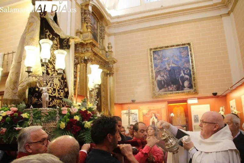 Foto 3 - Colorido y caluroso recibimiento a Santa Teresa en Alba de Tormes