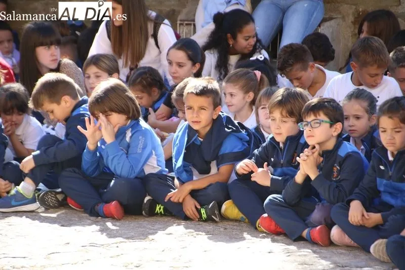 Foto 17 - El Colegio Santa Isabel reza y canta a Santa Teresa