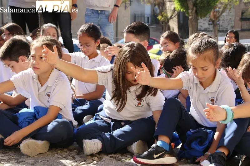 Foto 13 - El Colegio Santa Isabel reza y canta a Santa Teresa