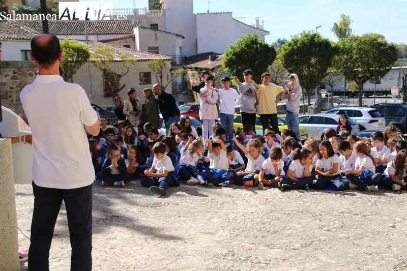 Foto 11 - El Colegio Santa Isabel reza y canta a Santa Teresa