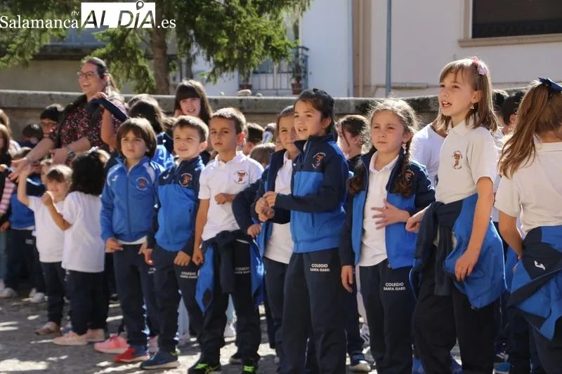 Foto 10 - El Colegio Santa Isabel reza y canta a Santa Teresa