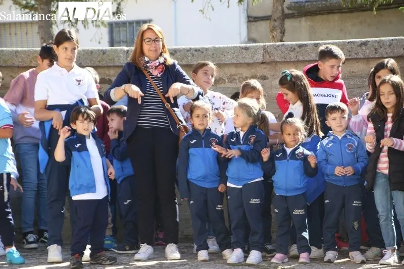 Foto 8 - El Colegio Santa Isabel reza y canta a Santa Teresa