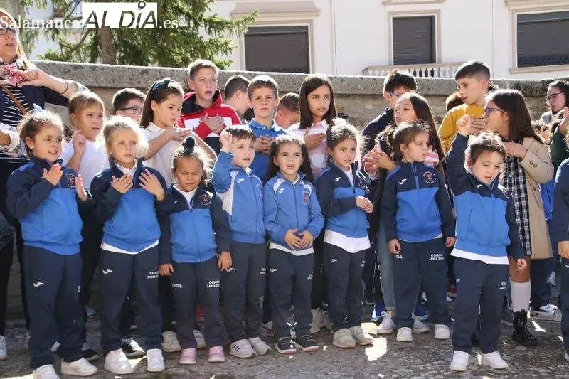 Foto 6 - El Colegio Santa Isabel reza y canta a Santa Teresa