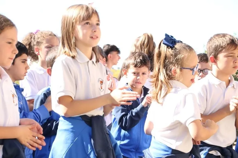 Foto 4 - El Colegio Santa Isabel reza y canta a Santa Teresa