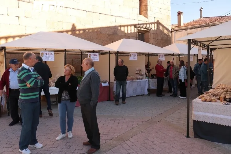 Saucelle promociona al recuperación del cultivo de la almendra en las Arribes con esta feria / CORRAL 