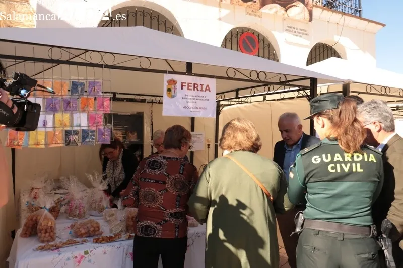 Saucelle promociona al recuperación del cultivo de la almendra en las Arribes con esta feria / CORRAL 