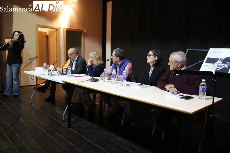 Presentación del libro póstumo con textos de José Miguel Ullán en Villarino de los Aires / CORRAL