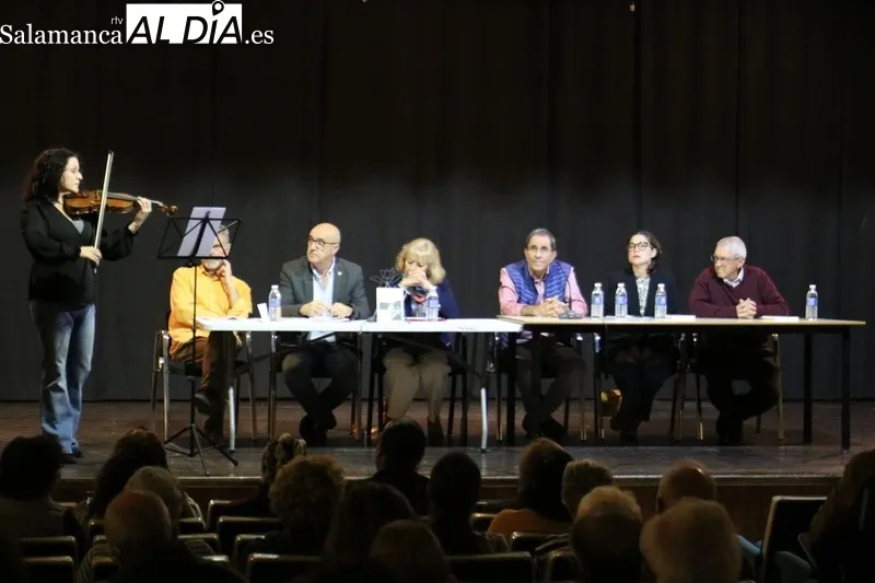 Presentación del libro póstumo con textos de José Miguel Ullán en Villarino de los Aires / CORRAL