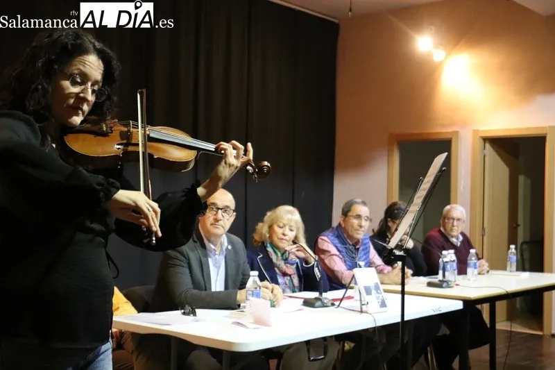 Presentación del libro póstumo con textos de José Miguel Ullán en Villarino de los Aires / CORRAL