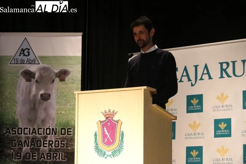 Primera jornada de ponencias y clase práctica en el CEIP Manuel Moreno con motivo de la I Semana Internacional de la Carne en Vitigudino / CORRAL  