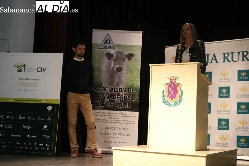 Primera jornada de ponencias y clase práctica en el CEIP Manuel Moreno con motivo de la I Semana Internacional de la Carne en Vitigudino / CORRAL  