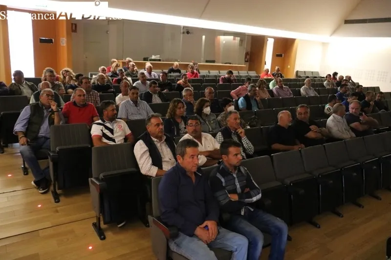 Asaja continúa su ciclo informativo sobre la PAC el día 20 en Peñaranda y Macotera  / CORRAL