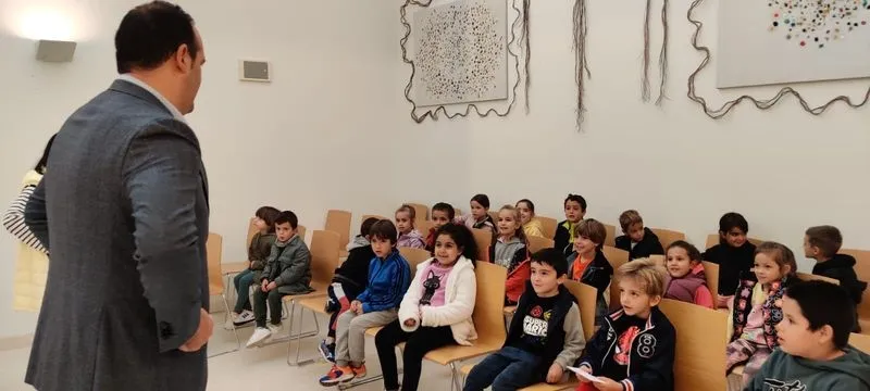 Visita de los alumnos del Colegio Carmen Martín Gaite al Ayuntamiento de Santa Marta 