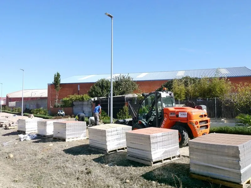 Urbanización de la calle Salamanca y el acerado de la zona adyacente a la Vía Verde