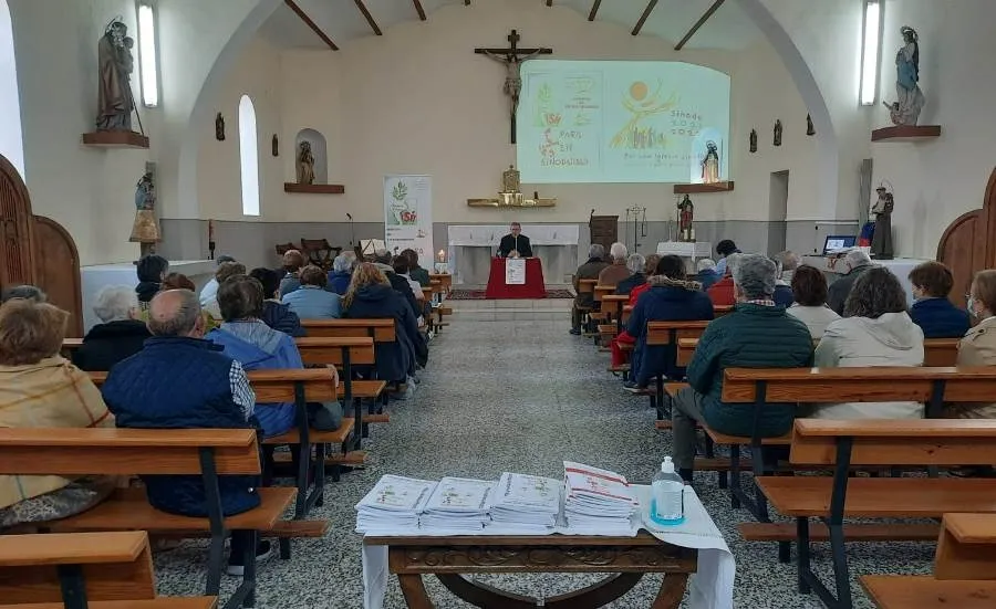Foto 3 - Fuentes de O&ntilde;oro acoge el retiro de inicio de Curso de los arciprestazgos de Ciudad Rodrigo y Arga&ntilde;&aacute;n