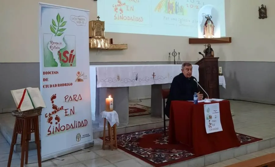 Foto 2 - Fuentes de O&ntilde;oro acoge el retiro de inicio de Curso de los arciprestazgos de Ciudad Rodrigo y Arga&ntilde;&aacute;n