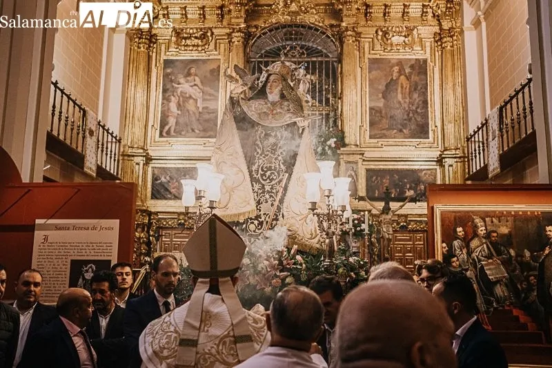 Procesión de la imagen de Santa Teresa de Jesús y del Santo Brazo. Fotos: Rubén Vicente García